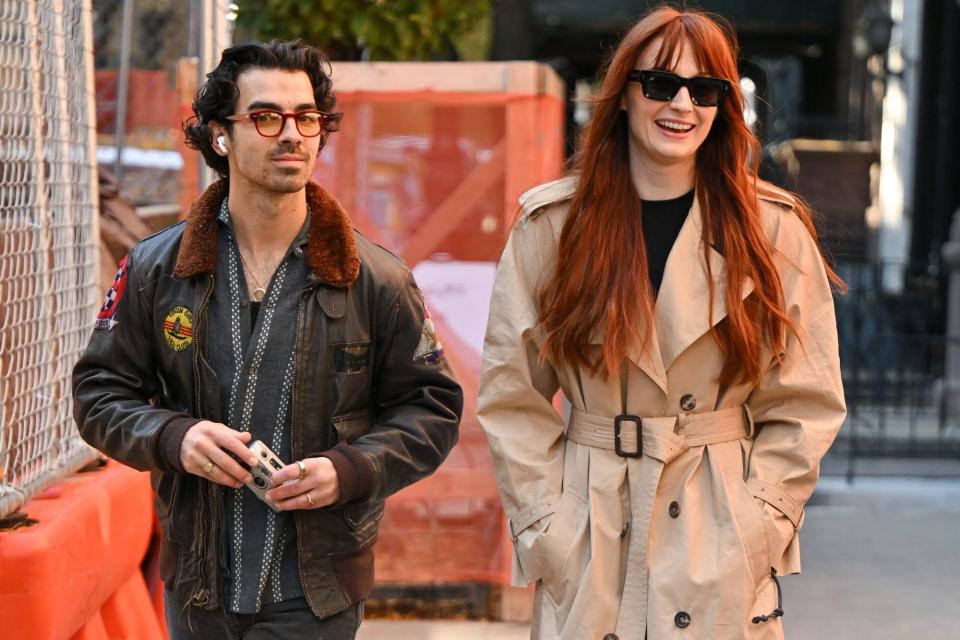 NEW YORK, NEW YORK - NOVEMBER 03: Joe Jonas and Sophie Turner are seen on the streets of the West Village on November 03, 2022 in New York City. (Photo by James Devaney/GC Images)