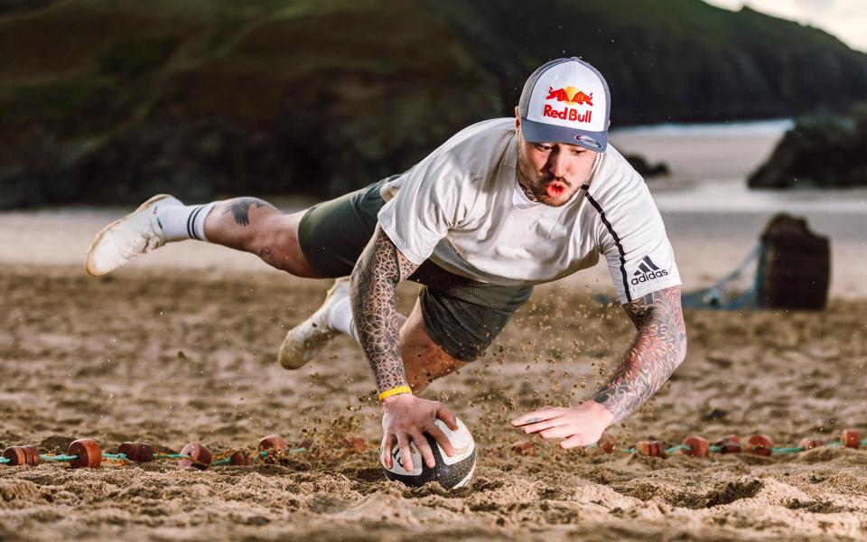 Jack Nowell during a work-out on Hollywell Beach in Cornwall - GREG COLEMAN