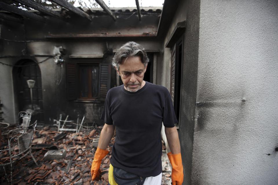 <p>Girogos Handrinos stands outside his burned house in Mati, east of Athens, Thursday, July 26, 2018. (Photo: Thanassis Stavrakis/AP) </p>