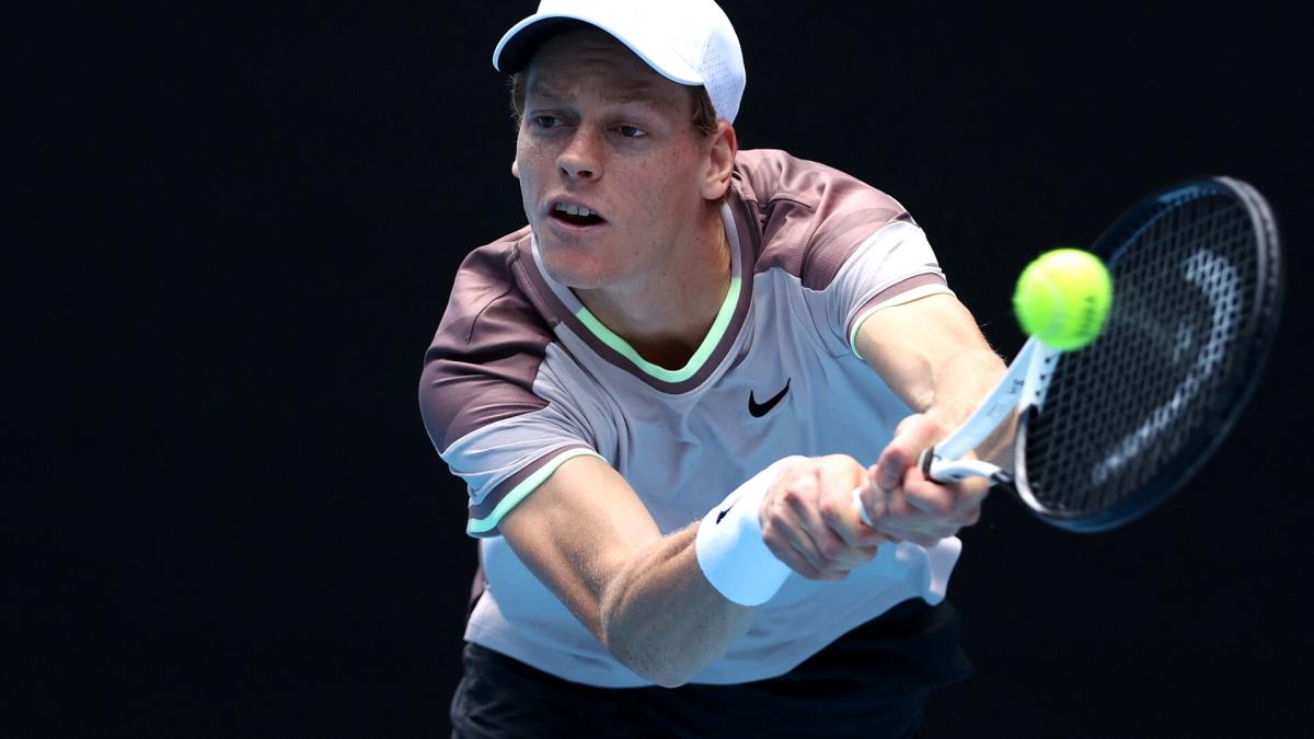 Jannik Sinner stuns Novak Djokovic in Australian Open semifinals - Yahoo  Sports