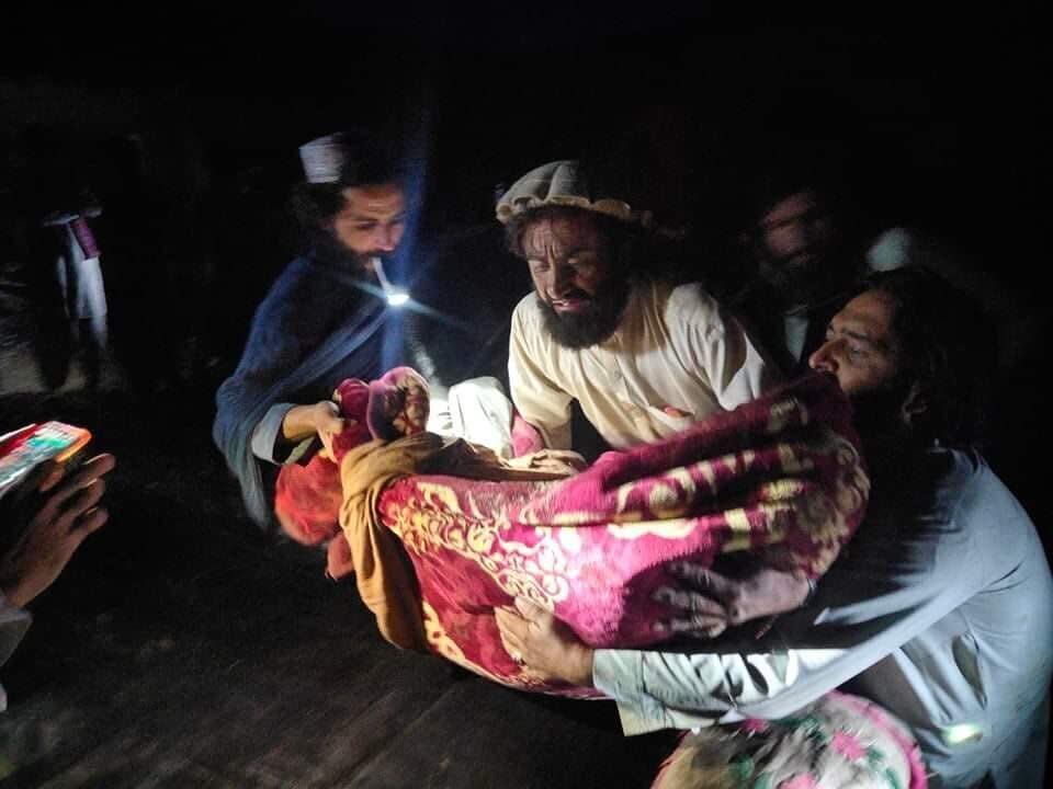 Afghans evacuate wounded in an earthquake in the province of Paktika, eastern Afghanistan, Wednesday, June 22, 2022. (Bakhtar News Agency via AP)