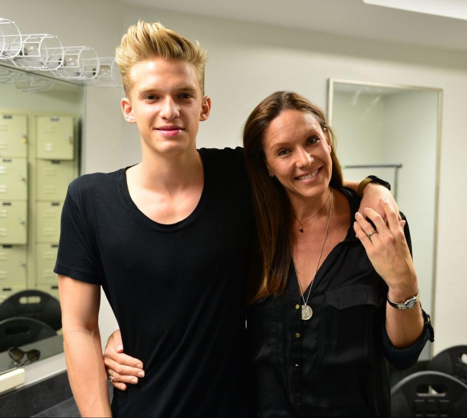 La madre de Cody Simpson, Angie, ha revelado detalles sobre la relación de su hijo con Miley Cyrus. Foto: Getty Images