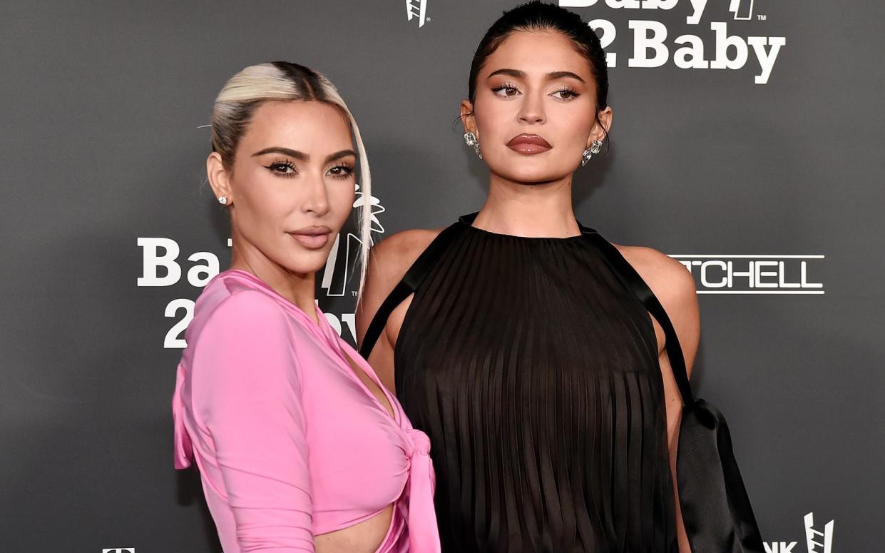 Lieblingsschwester: In einem Interview schwärmte Kylie Jenner (rechts) über ihre Halbschwester Kim Kardashian. (Bild: Rodin Eckenroth/Getty Images)