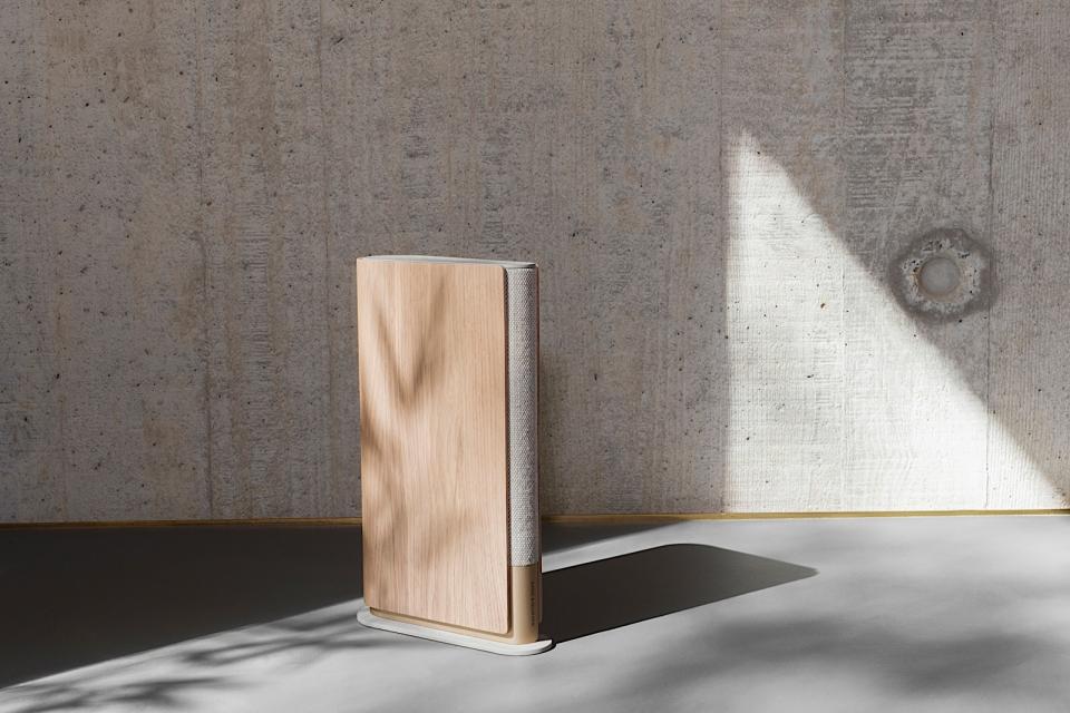 <p>With a design inspired by a book, Bang & Olufsen's Beosound Emerge is an impressively slim and full-featured speaker.</p> 