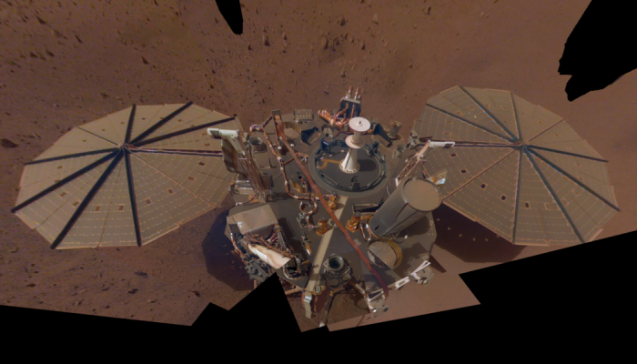 1-pia23203-insight selfie already in pj