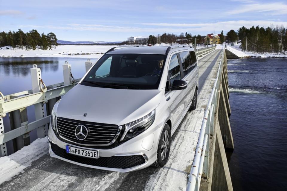 mercedes-benz-eqv-mpv-2020