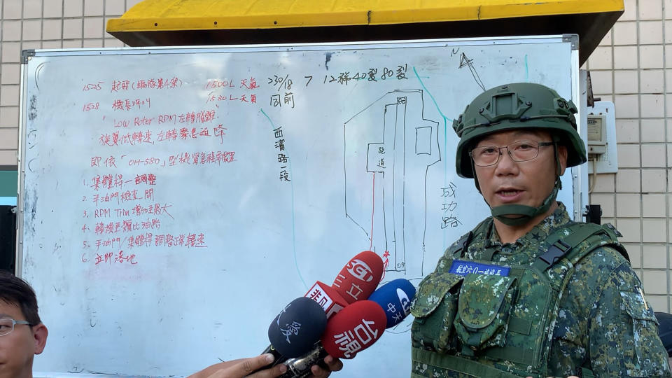 航特部一架OH-58D戰搜直升機16日在新竹空軍基地重落地導致兩名官兵殉職，陸軍601旅旅長少將張台松受訪指出，因事發當時飛機下方為民宅，駕駛選擇急左迫降到機場，但因旋翼轉速過低，讓迫降無法完成，導致不幸悲劇。（中央社）