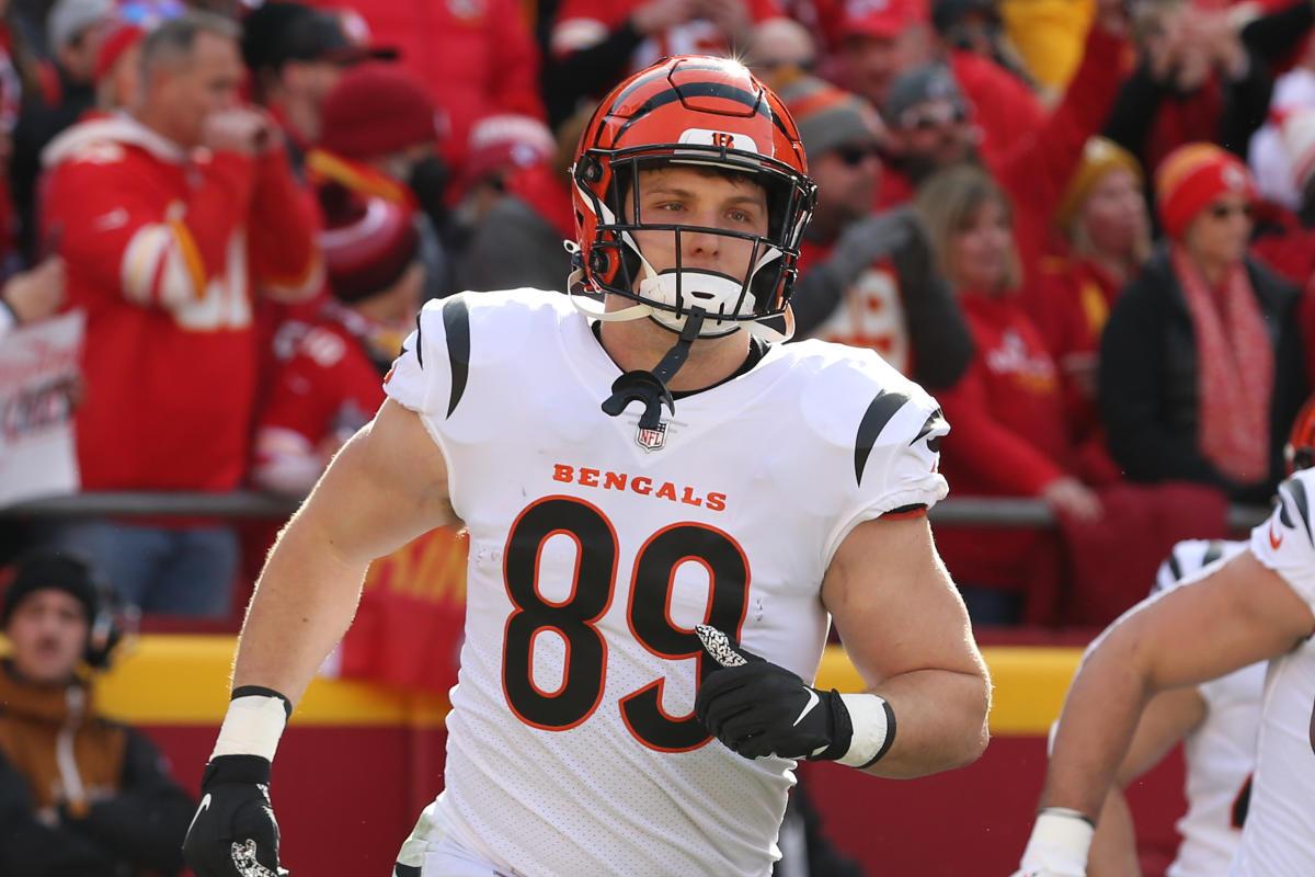 Bengals TE Drew Sample, wife Ang trying to get family out of Ukraine