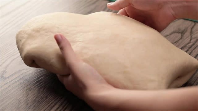 Wrapping beggar's duck in dough