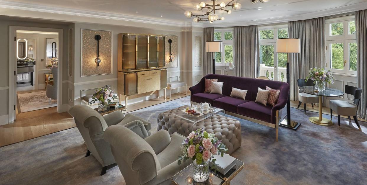 <span class="caption">The best hotel suites in London</span>