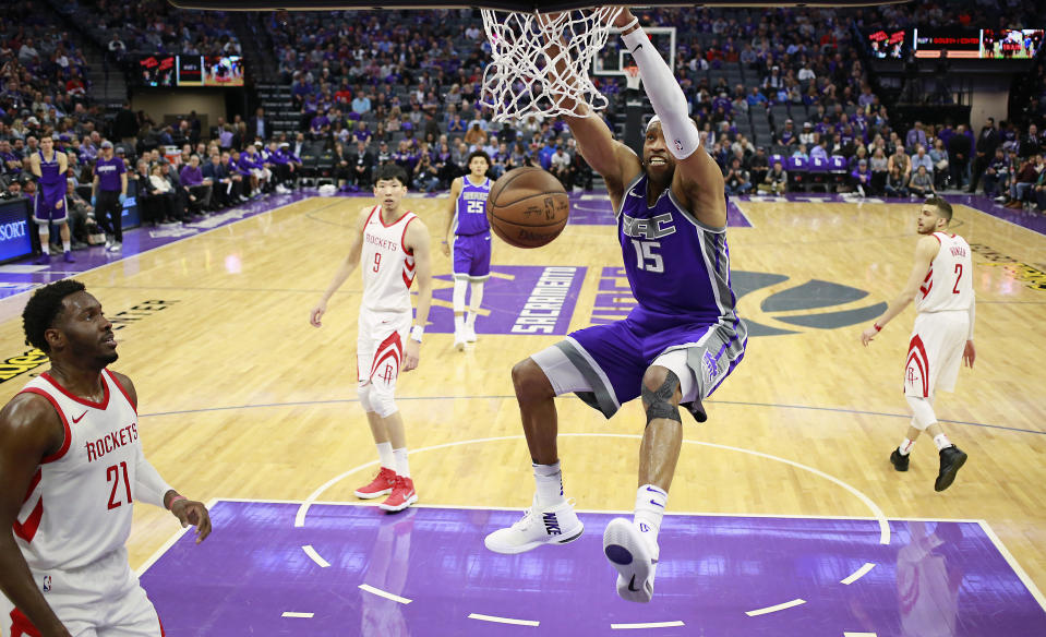 Vince Carter, who spent last season with the Sacramento Kings, is entering his 21st season. (AP Photo/Rich Pedroncelli)