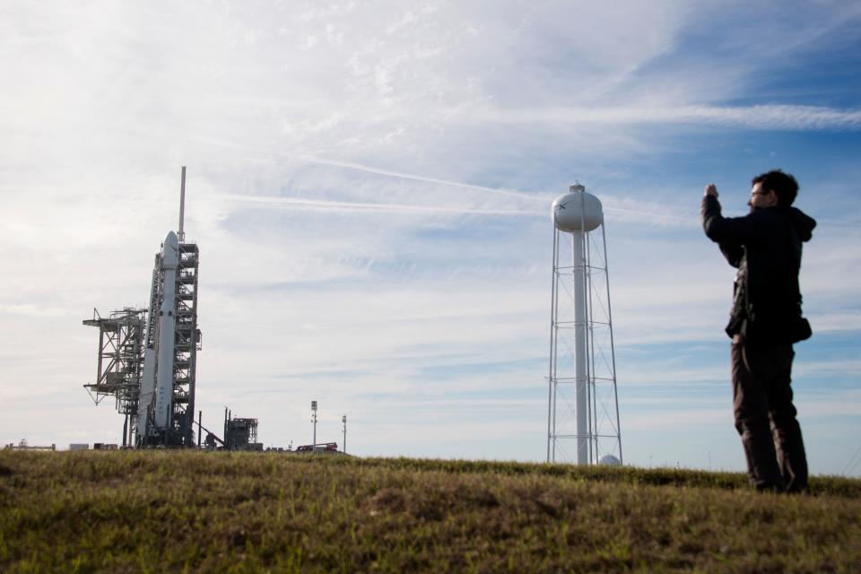 SpaceX launches Falcon Heavy, world’s most powerful rocket