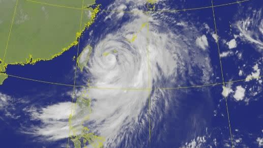 颱風軒嵐諾外圍環流影響持續影響台灣。（圖／翻攝自氣象局）