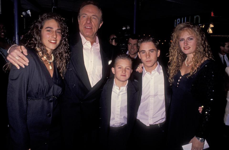 Actor James Caan, Scott Caan and family attend the premiere of "Misery" on November 29, 1990 at Mann Village Theater in Westwood, California.