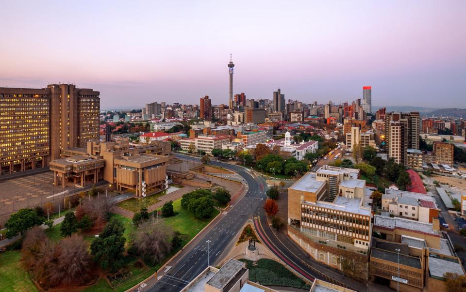 Johannesburg wurde im Ranking 2022 zur schlimmsten Stadt für Auswanderer ernannt. - Copyright: artherng / Getty Images