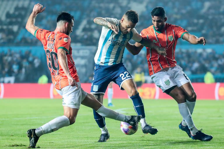 Paolo Guerrero y un partido sin luces ante Banfield