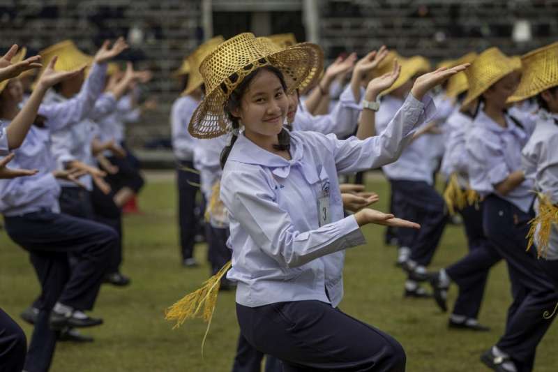 新冠疫情讓東南亞與太平洋地區的許多女孩被迫輟學與結婚（美聯社）