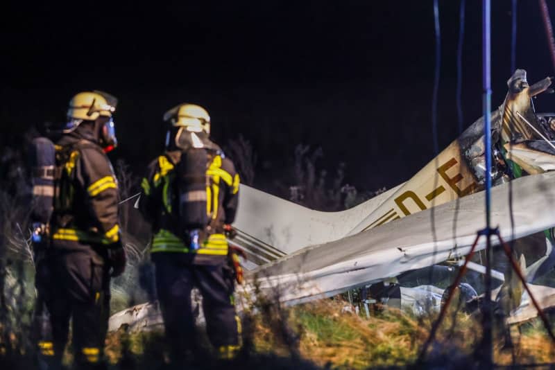 The wreckage of a small plane can be seen after the crash at the site near the airport in Bad Sassendorf in the Soest district. Two people were killed in the crash. Christoph Reichwein/dpa