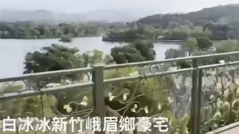 白冰冰新竹豪宅可以眺望整面湖，景致宜人。（圖／翻攝自網路影片）