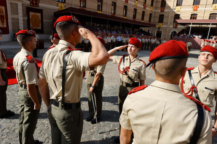 La princesa Leonor recibe su sable en la Academia Militar de Zaragoza