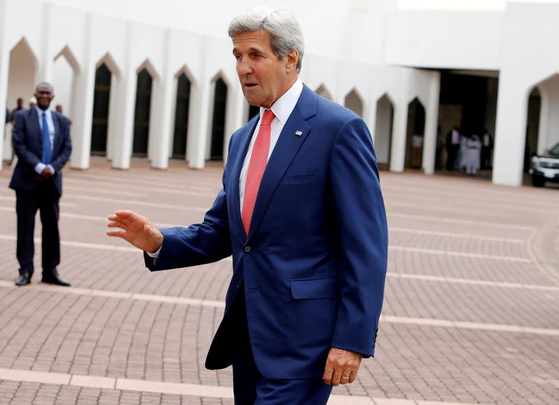 Le secrétaire d'Etat américain John Kerry est arrivé mardi au Nigeria, où l'armée avait annoncé un peu plus tôt la mort de plusieurs membres de Boko Haram, parmi lesquels pourrait figurer le chef historique du mouvement djihadiste. /Photo prise le 23 août 2016/REUTERS/Afolabi Sotunde