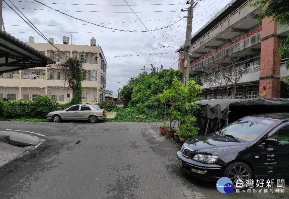 ▲林園王公國小北側道路將進行拓寬，以提升優質安全及便捷生活環境。（圖／記者 許高祥 翻攝）