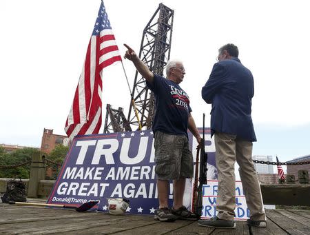 A supporter of Republican presidential candidate Donald Trump holds a rifle while waiting for a pro-Trump rally to begin near the Republican National Convention in Cleveland, Ohio, U.S. July 18, 2016. REUTERS/Lucas Jackson