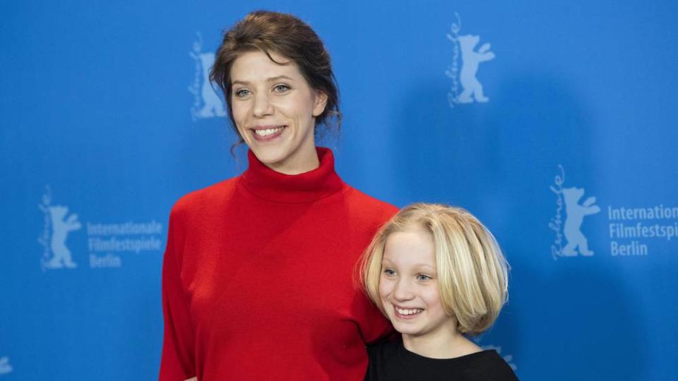 Regisseurin Nora Fingscheidt und Hauptdarstellerin Helena Zengel bei den 69. Internationalen Filmfestspielen in Berlin (Bild: imago images/Seeliger)