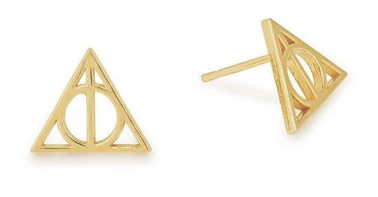 Deathly Hallows earrings from <a href="https://www.alexandani.com/deathly-hallows-earrings-as17hp17s.html" target="_blank">Alex and Ani's new Harry Potter collection</a>. (Photo: <a href="https://www.alexandani.com/deathly-hallows-earrings-as17hp17s.html" target="_blank">Alex and Ani</a>)