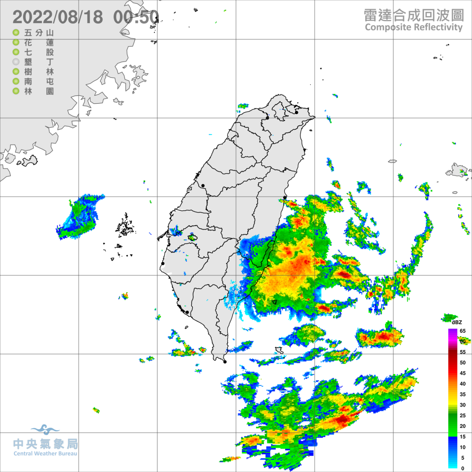 熱帶擾動朝台灣東岸接近。（圖／中央氣象局）