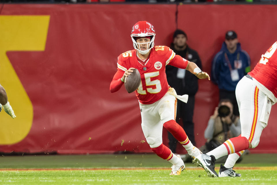 Patrick Mahomes y los Kansas City Chiefs sguen siendo favoritos en la Conferencia Americana. (Photo by Mario Hommes/DeFodi Images via Getty Images)