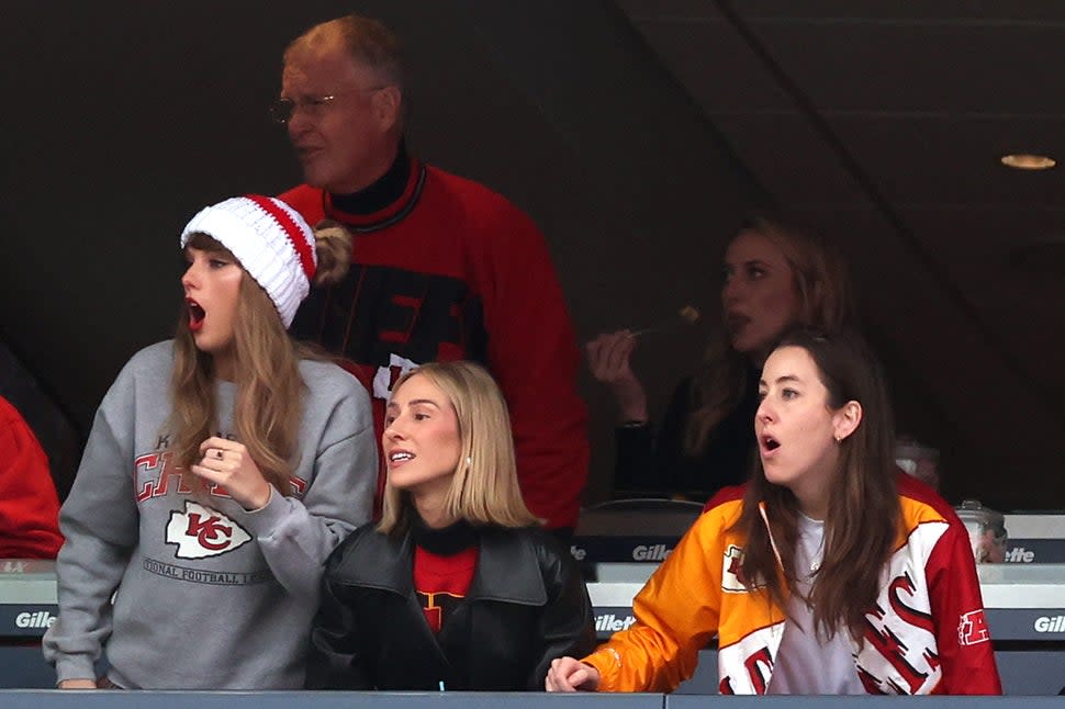 Taylor Swift was joined by her friends and her father, Scott, as they cheered on Travis Kelce