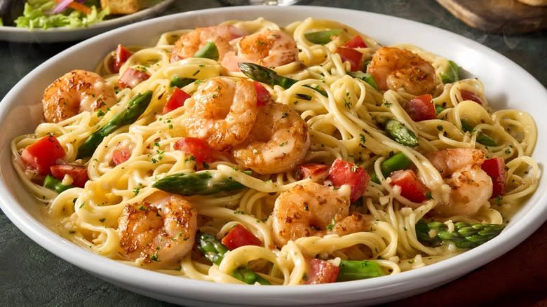 dish of shrimp scampi with pasta