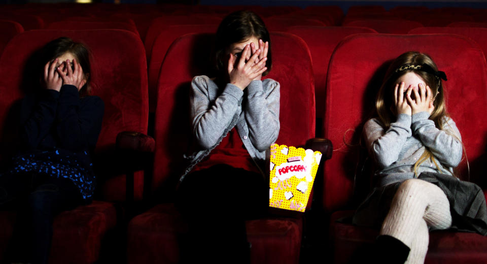 In einem Aachener Kino sind im Vorprogramm eines Kinderfilms aus Versehen Trailer für Horrorfilme gezeigt worden (Symbolbild: Getty Images)