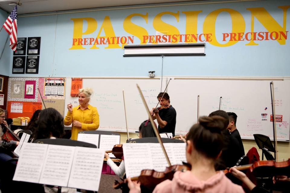 Peter Frajola, the associate concertmaster and second violinist with the Oregon Symphony, rehearses with the orchestra at Sprague High School in 2019.