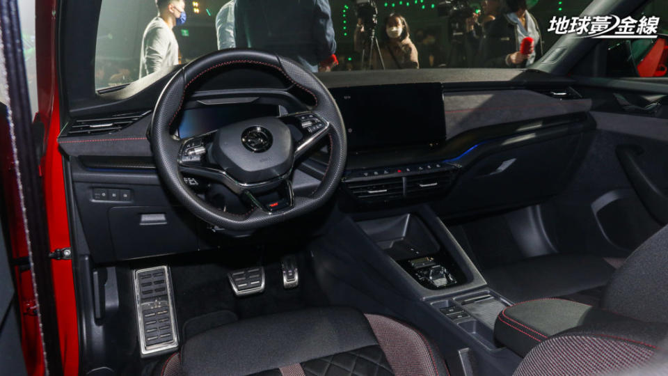 車內運用RS專屬元素凸顯Octavia RSˋ運動化氛圍。(攝影/ 陳奕宏)