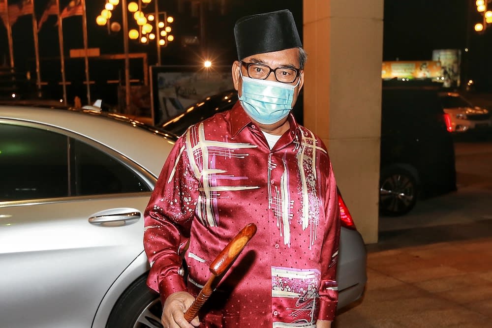 Datuk Seri Tajuddin Abdul Rahman arrives at Menara Datuk Onn for the Umno Supreme Council meeting, October 29, 2020. — Picture by Ahmad Zamzahuri