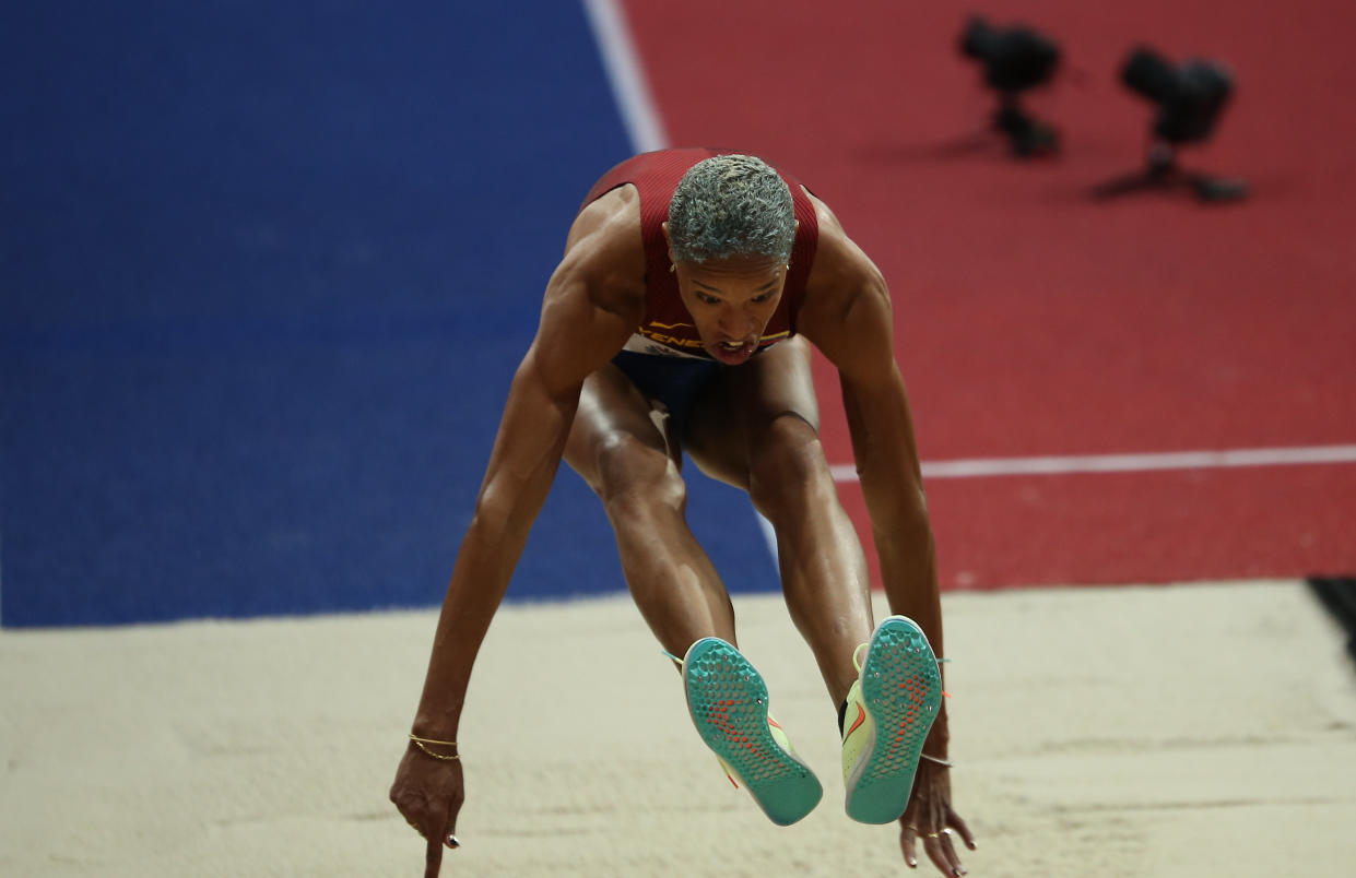 La venezolana Yulimar Rojas en el triple salto durante el Campeonato Mundial de Atletismo de Belgrado 2022 en marzo de 2022. (Foto: Yiannis Kourtoglou/DeFodi Images vía Getty Images)