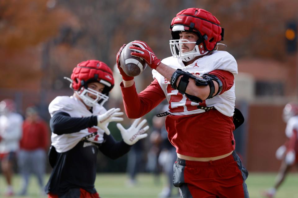 Oklahoma Sooners linebacker Danny Stutsman participates in a football practice in Norman, Okla., Tuesday, Dec. 12, 2023.