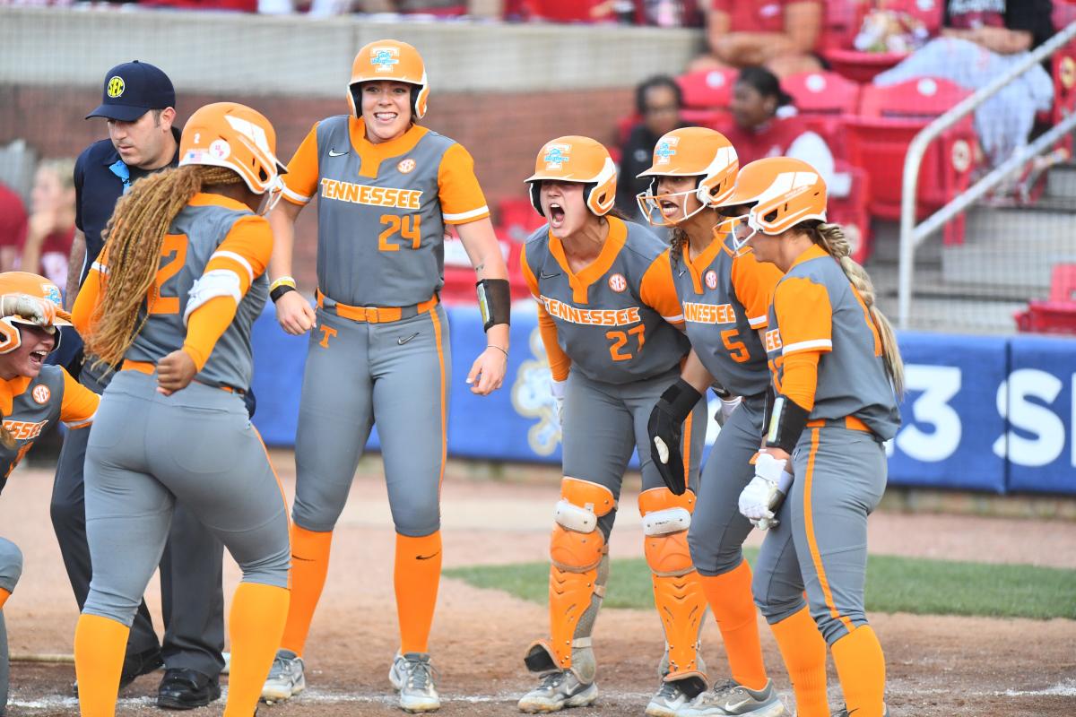 Rally Comes Up Short as Softball Falls to No. 4 Tennessee