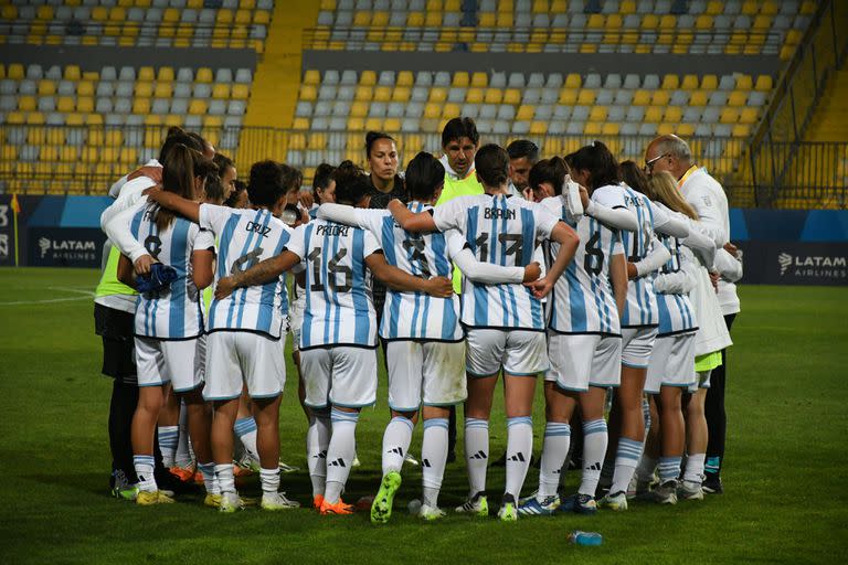 La selección argentina de fútbol femenino persigue el sueño de sorprender a Estados Unidos para ganar el bronce en Santiago 2023
