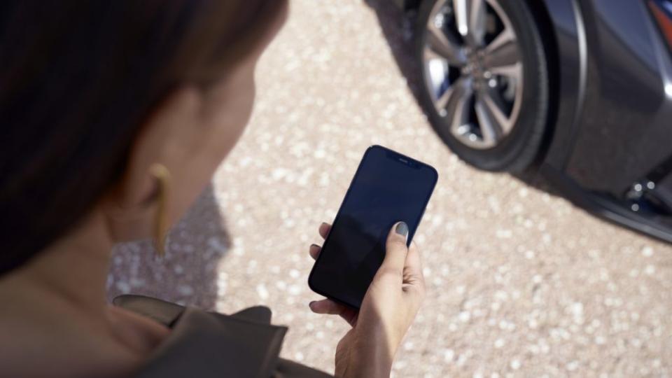 2024年式UX 300h將可配備智慧型手機數位鑰匙。(圖片來源/ Lexus)