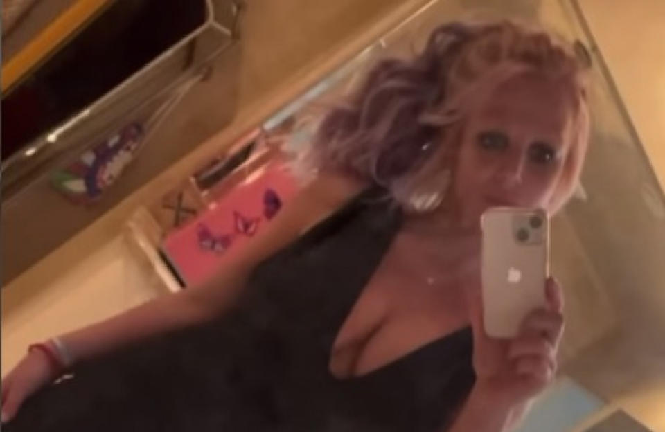 Britney Spears reveals new purple hair