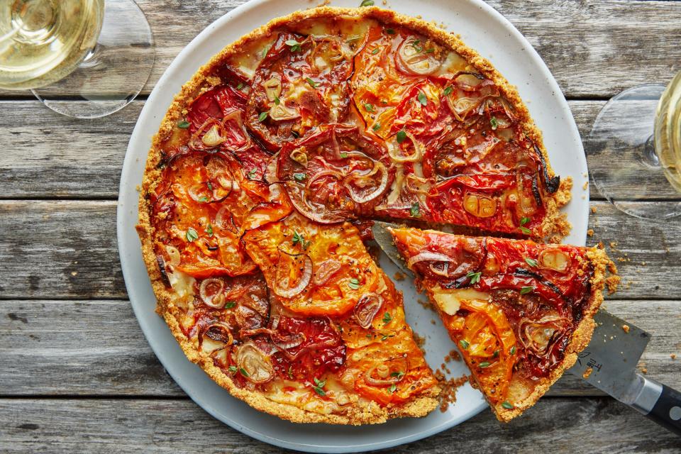 Tomato and Roasted Garlic Pie