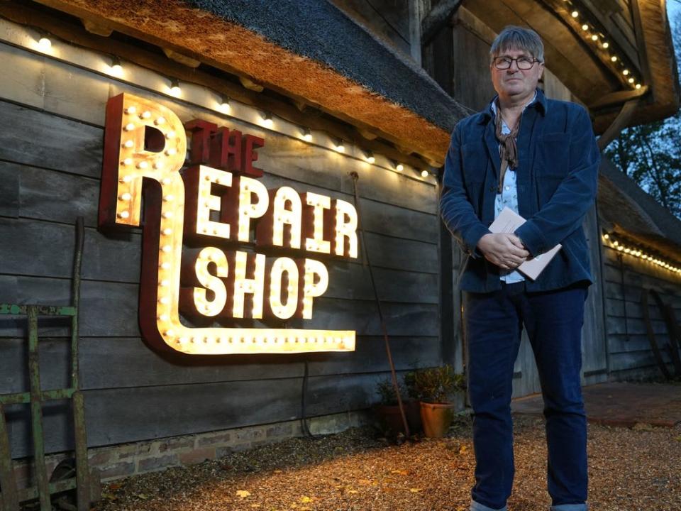 Simon Armitage appears as a guest on the new series