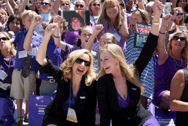 PHOTO: Julie Fleshman and Lisa Niemi attend an event in Washington D.C., for pancreatic cancer on Capitol Hill. (Courtesy Pancreatic Cancer Action Network)