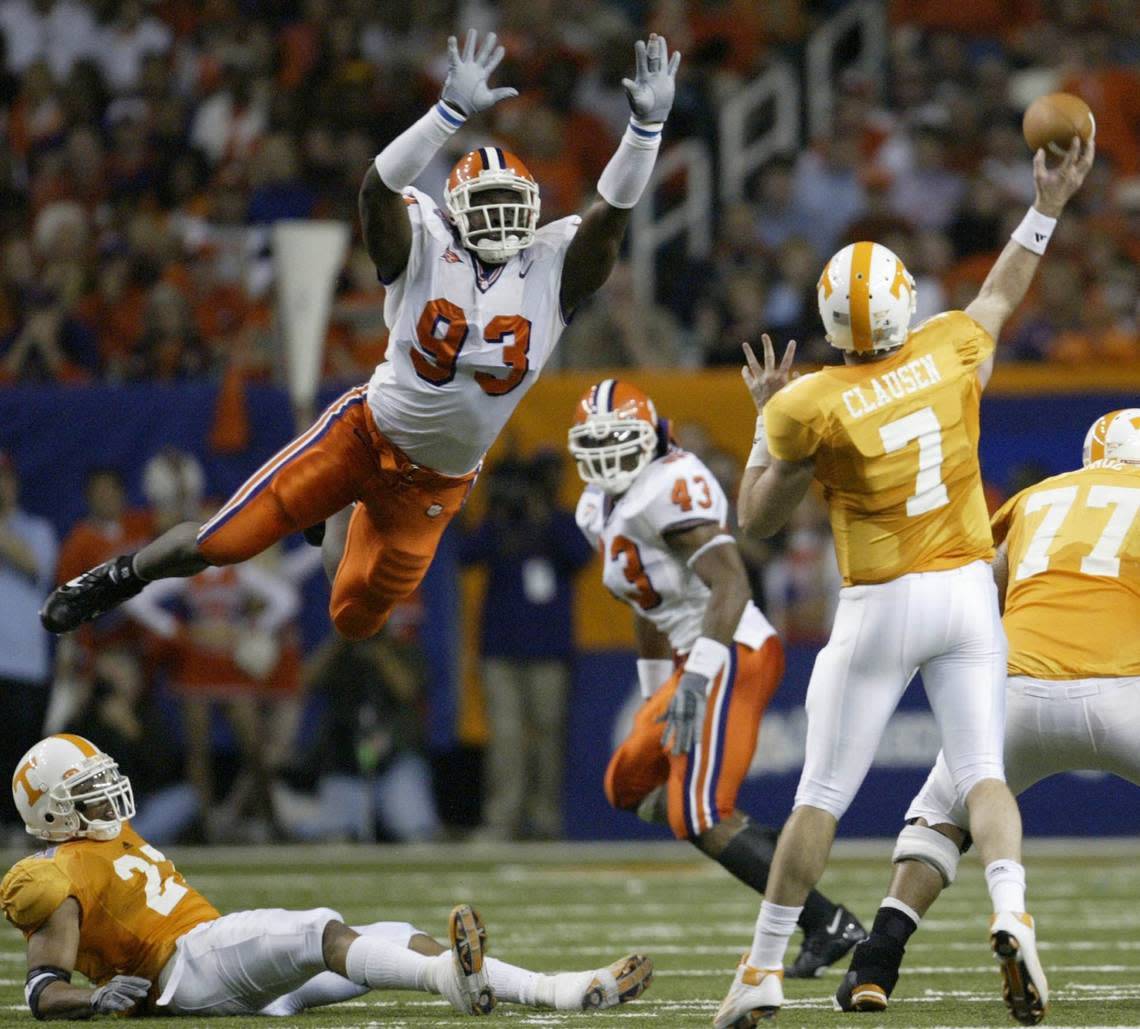 KRT SPORTS STORY SLUGGED: FBC-PEACHBOWL KRT PHOTO BY TODD BENNETT/THE STATE (January 2) ATLANTA, GA -- Clemson’s Gaines Adams (93) leaps high to try to block a pass by Tennessee’s Casey Clausen (7) in the first half of the Peach Bowl on Friday, January 2, 2003. (gsb) 2004