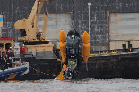 A Helicopter that crashed into the Hudson River is lifted on to the deck of an Army Corp of Engineers boat in New York City, U.S., May 15, 2019. REUTERS/Brendan McDermid