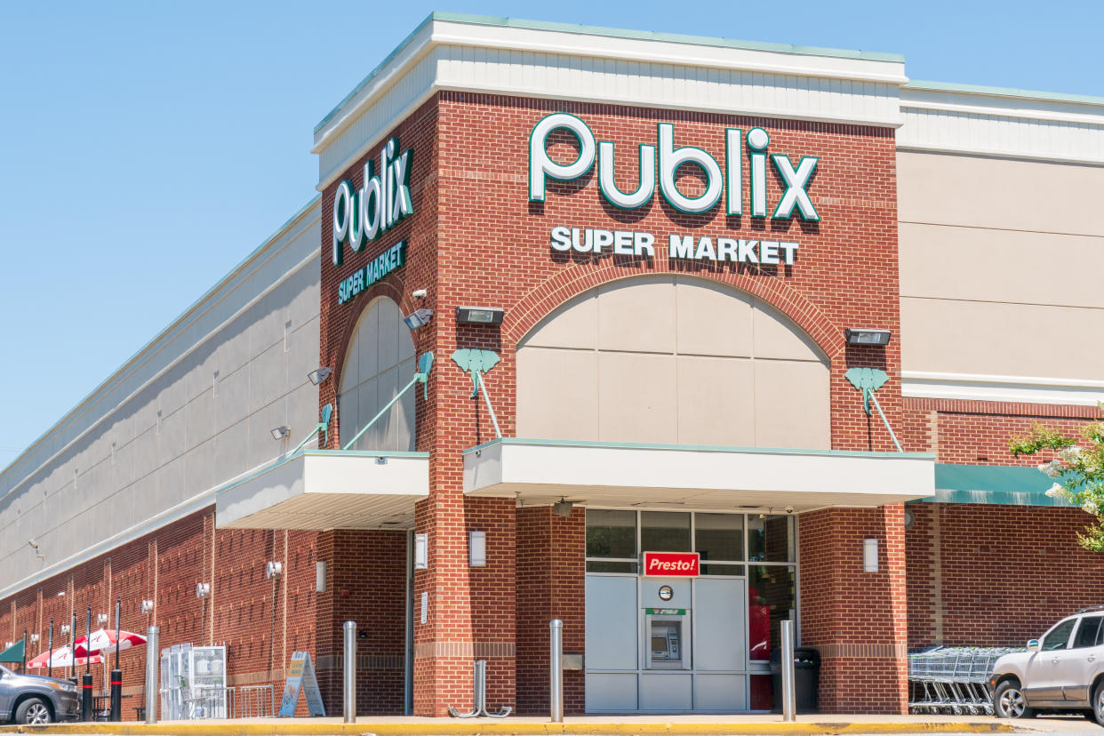 TUSCALOOSA, AL/USA - JUNE 6, 2018: Publix grocery store exterior and logo. Publix Super Markets, Inc. is a American supermarket chain.