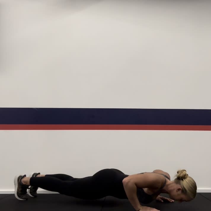 Personal trainer Klaudia Lucia demonstrating a push-up